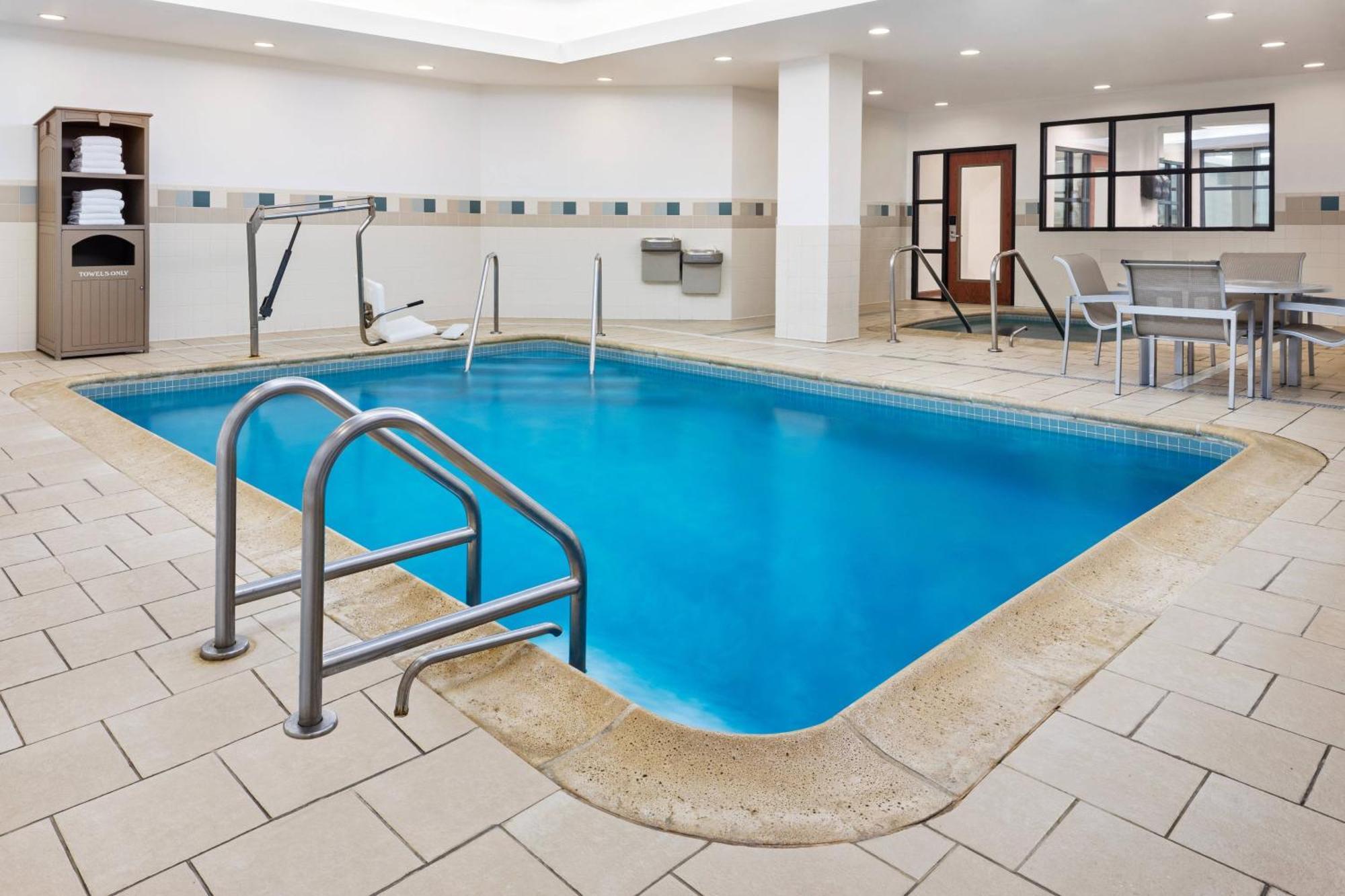 Hotel Courtyard By Marriott Stamford Downtown Esterno foto